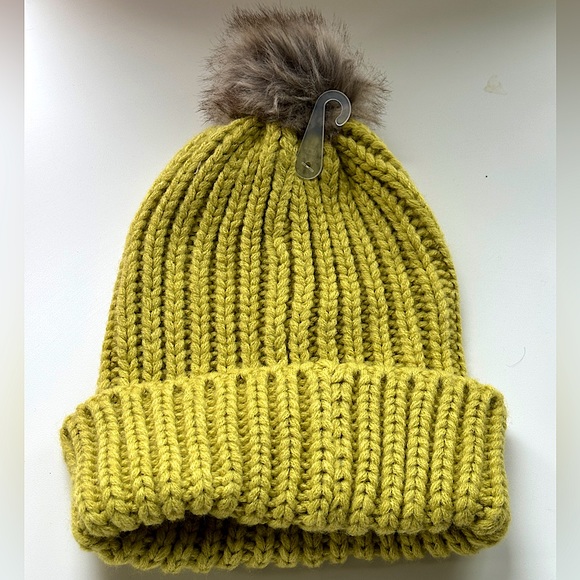 NWT Old Navy Beanie, Pom Pom Hat, Green - Picture 2 of 2